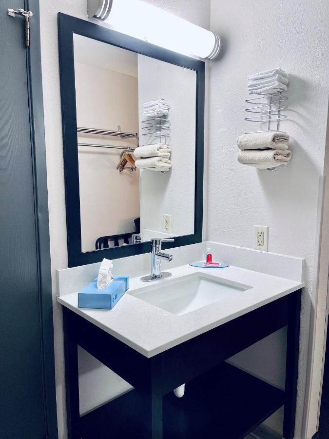Econo Lodge Williston Extérieur photo